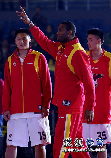 克里夫兰骑士训练开放日，清晨更衣室发声引欢呼，欧超杯在即，年轻球员得到机会的简单介绍